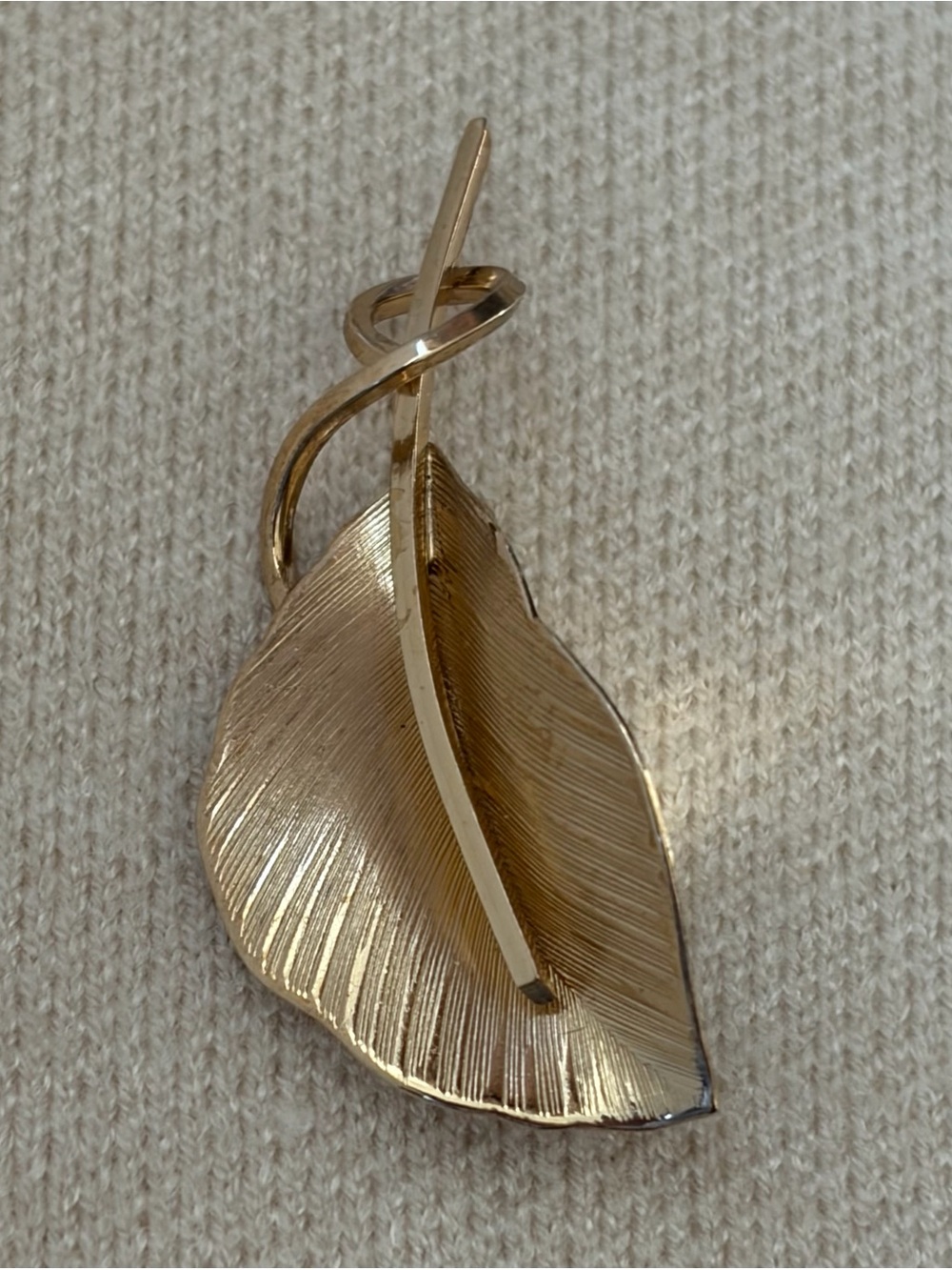 Vintage Emmons Gold Leaf Brooch Pin